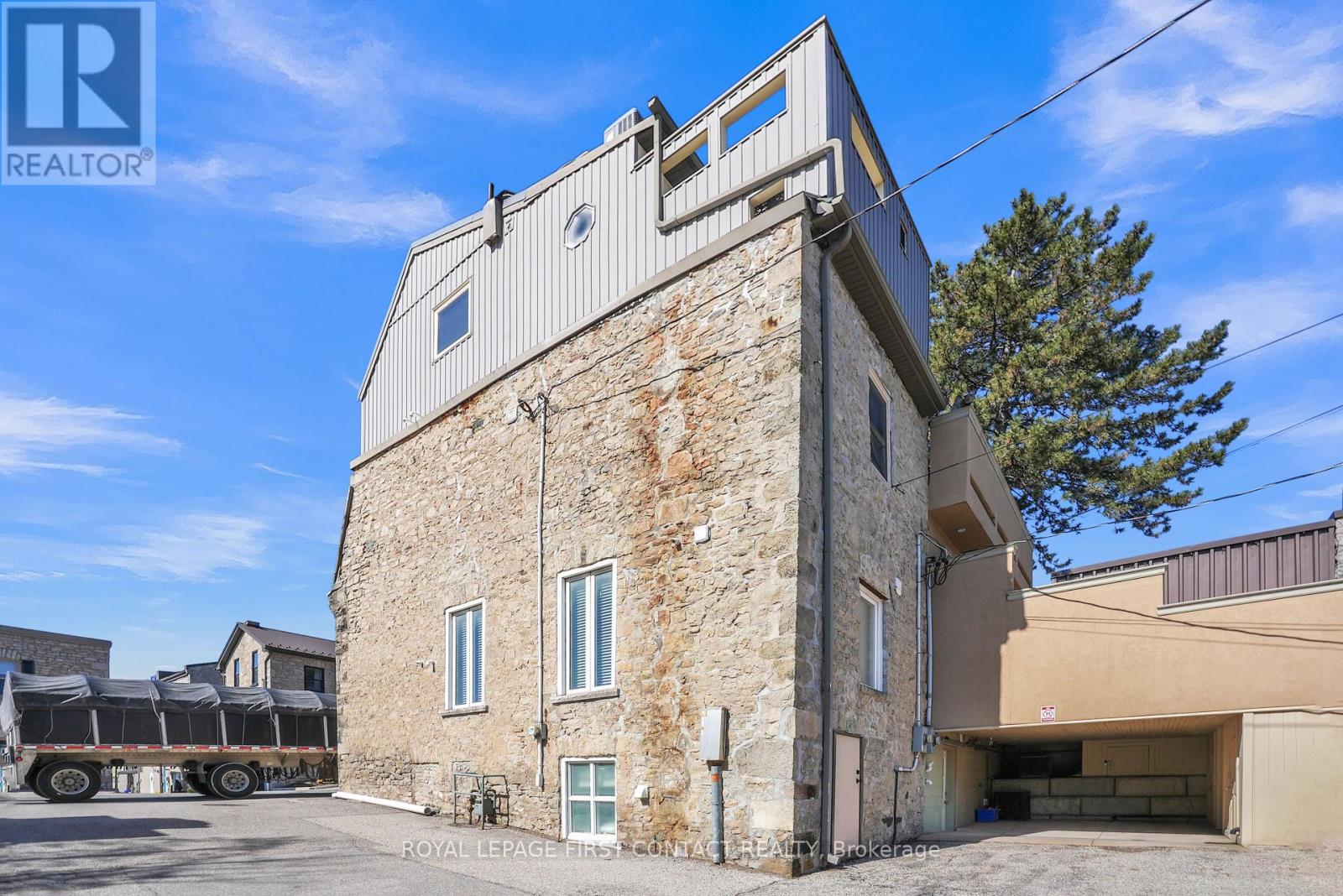 Property at 130 ST DAVID STREET S image 3