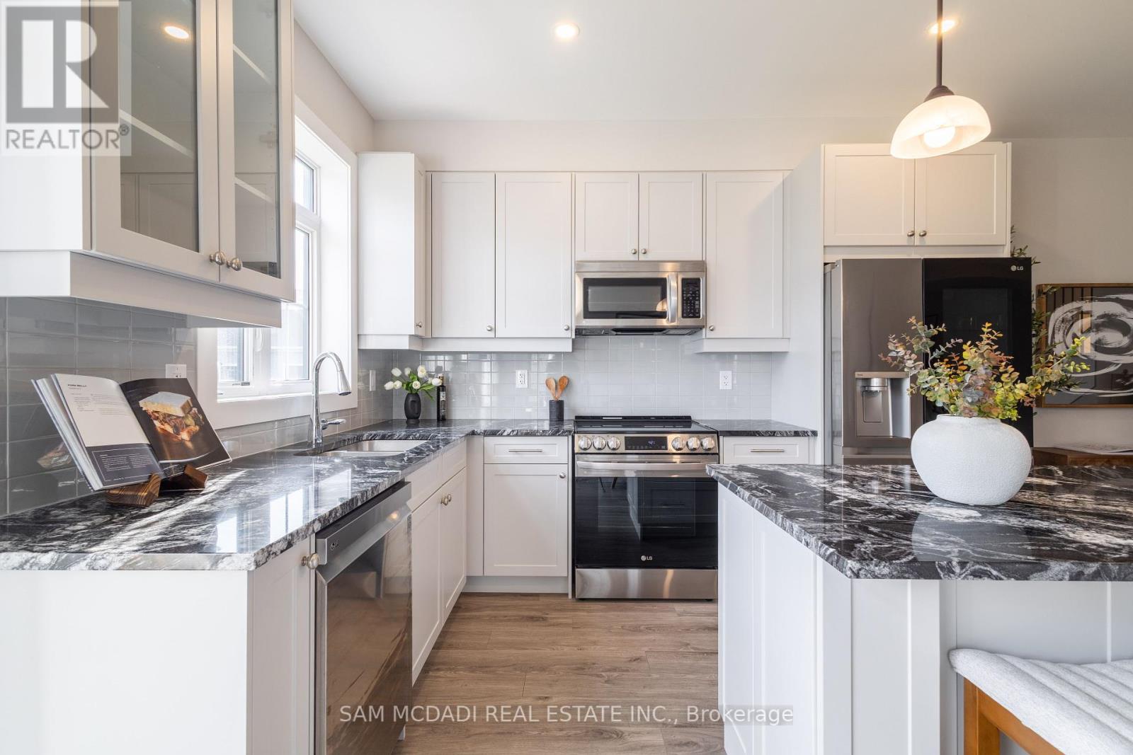 121 Black Willow Crescent, Blue Mountains, Ontario  L9Y 0R4 - Photo 10 - X12068776