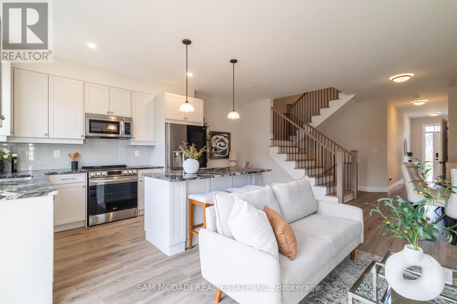 121 Black Willow Crescent, Blue Mountains, Ontario  L9Y 0R4 - Photo 9 - X12068776