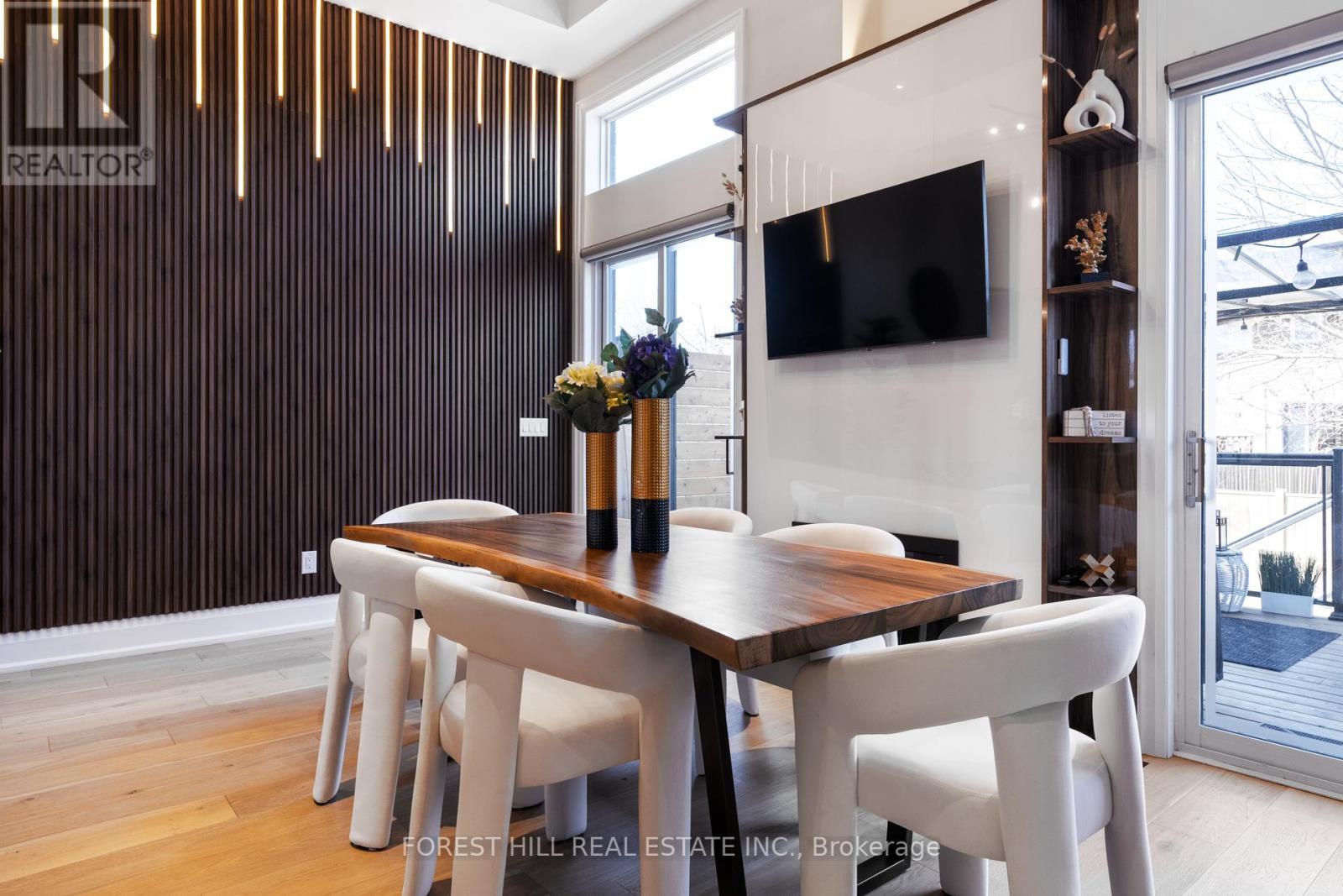 32 ALGOMA STREET Toronto (Mimico), ON M8Y 1C3