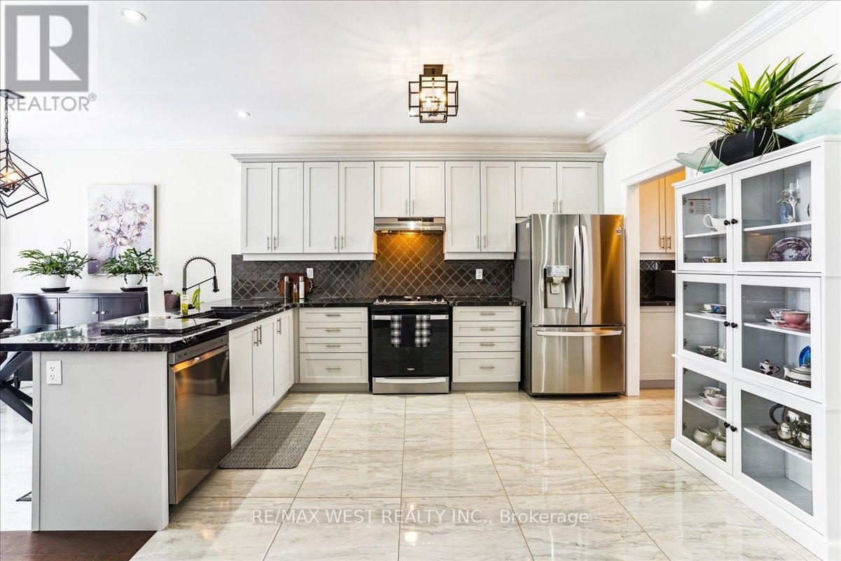 Property at 74 RUGMAN CRESCENT image 5