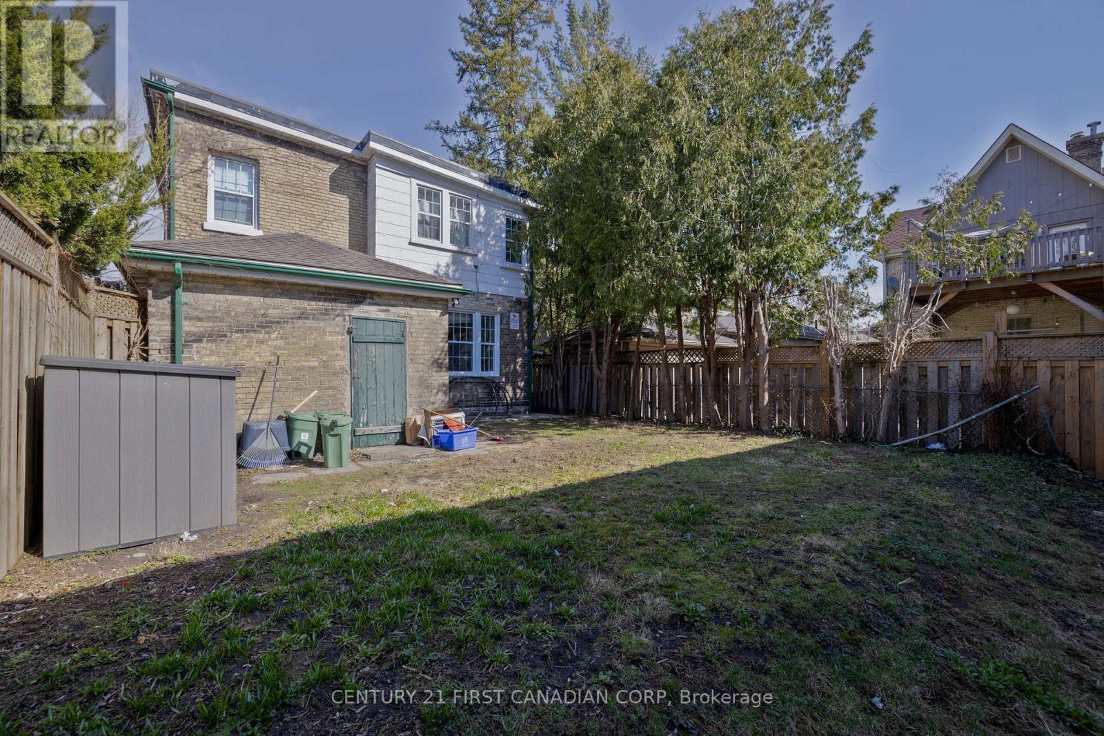 Photo 21 of 22 for 389 Dufferin Avenue