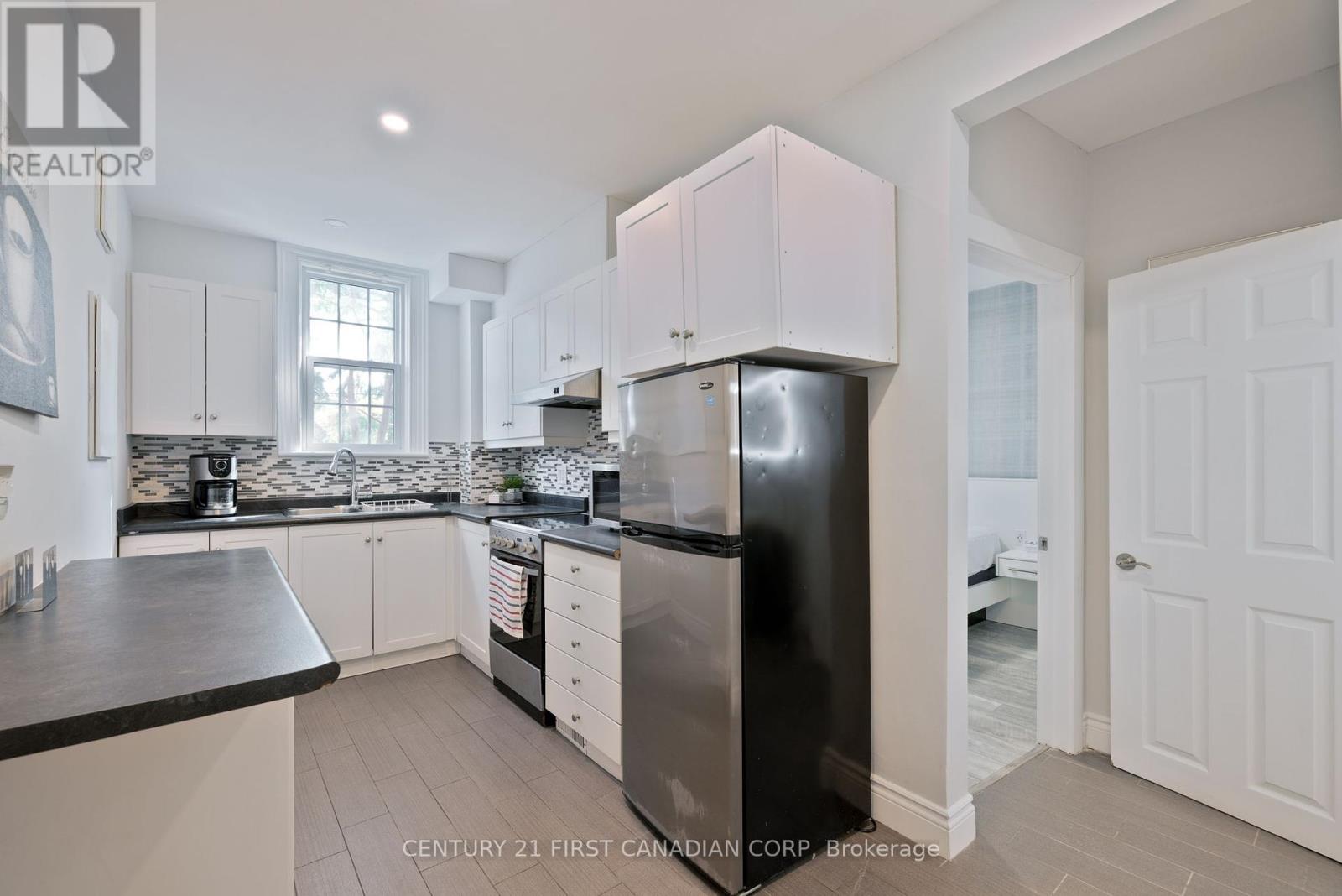 Photo 9 of 22 for 389 Dufferin Avenue