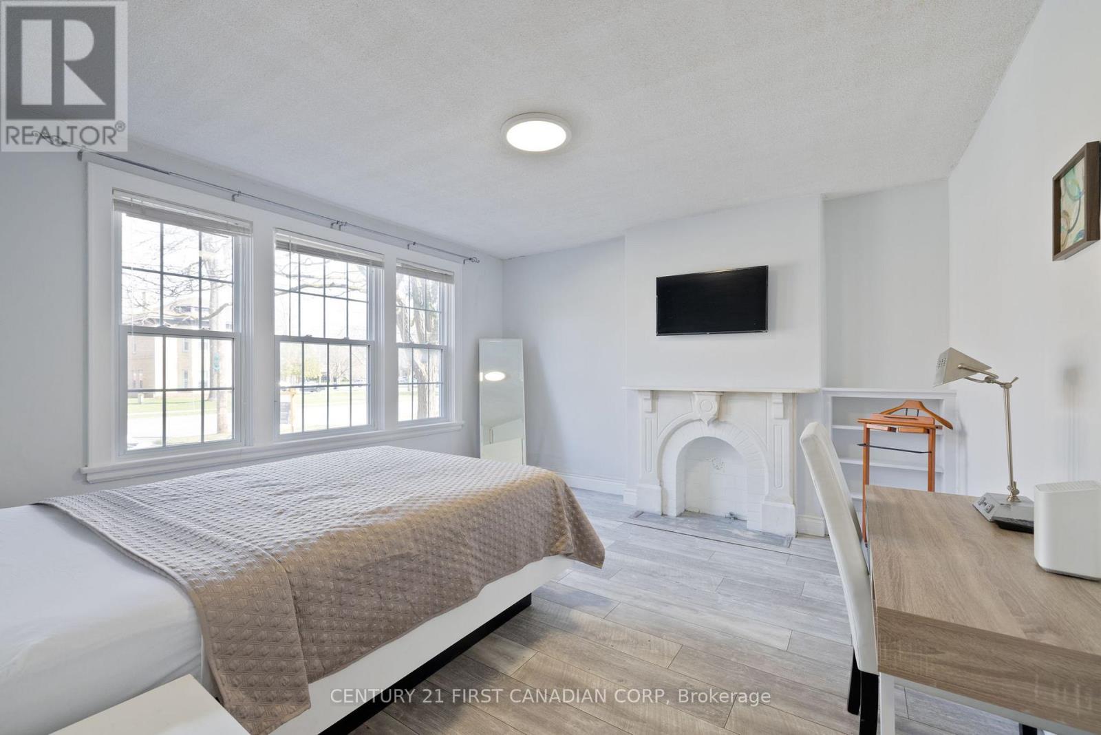 Property at 389 DUFFERIN AVENUE image 4