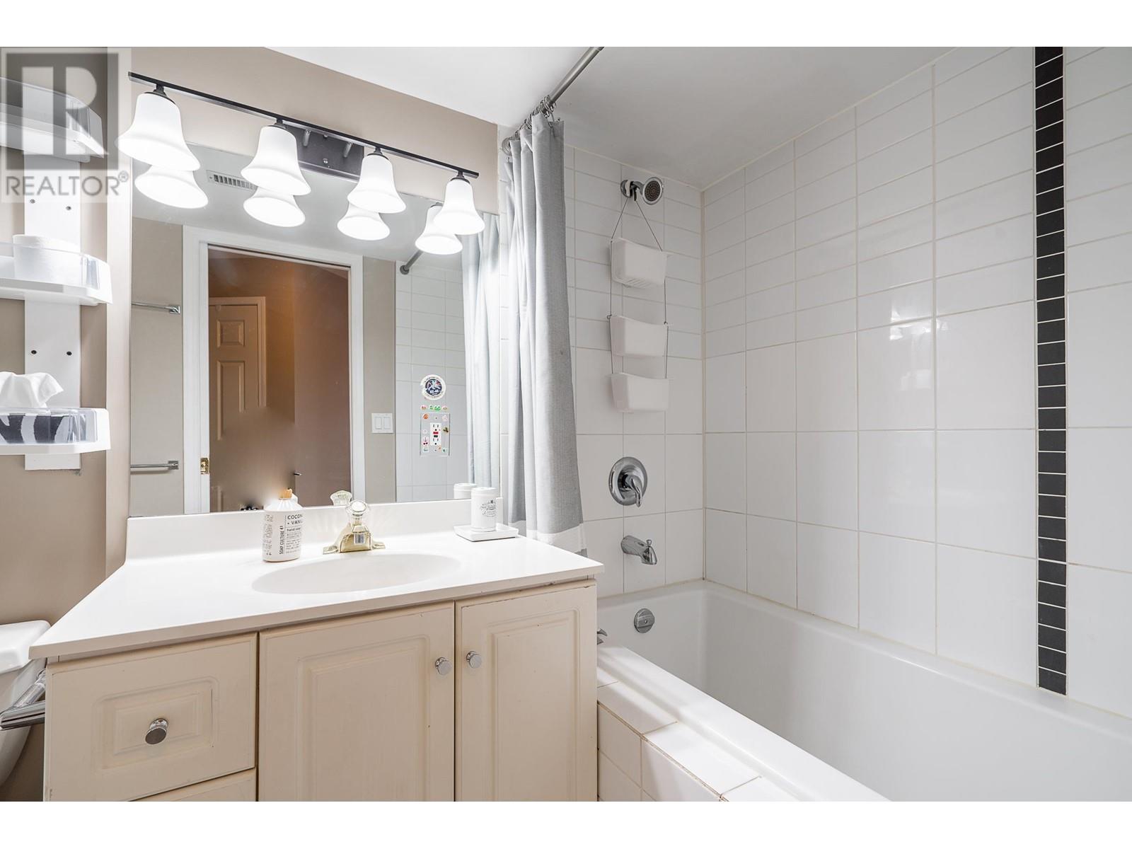 664 Swan Place, Coquitlam, British Columbia  V3C 5R8 - Photo 33 - R2987355