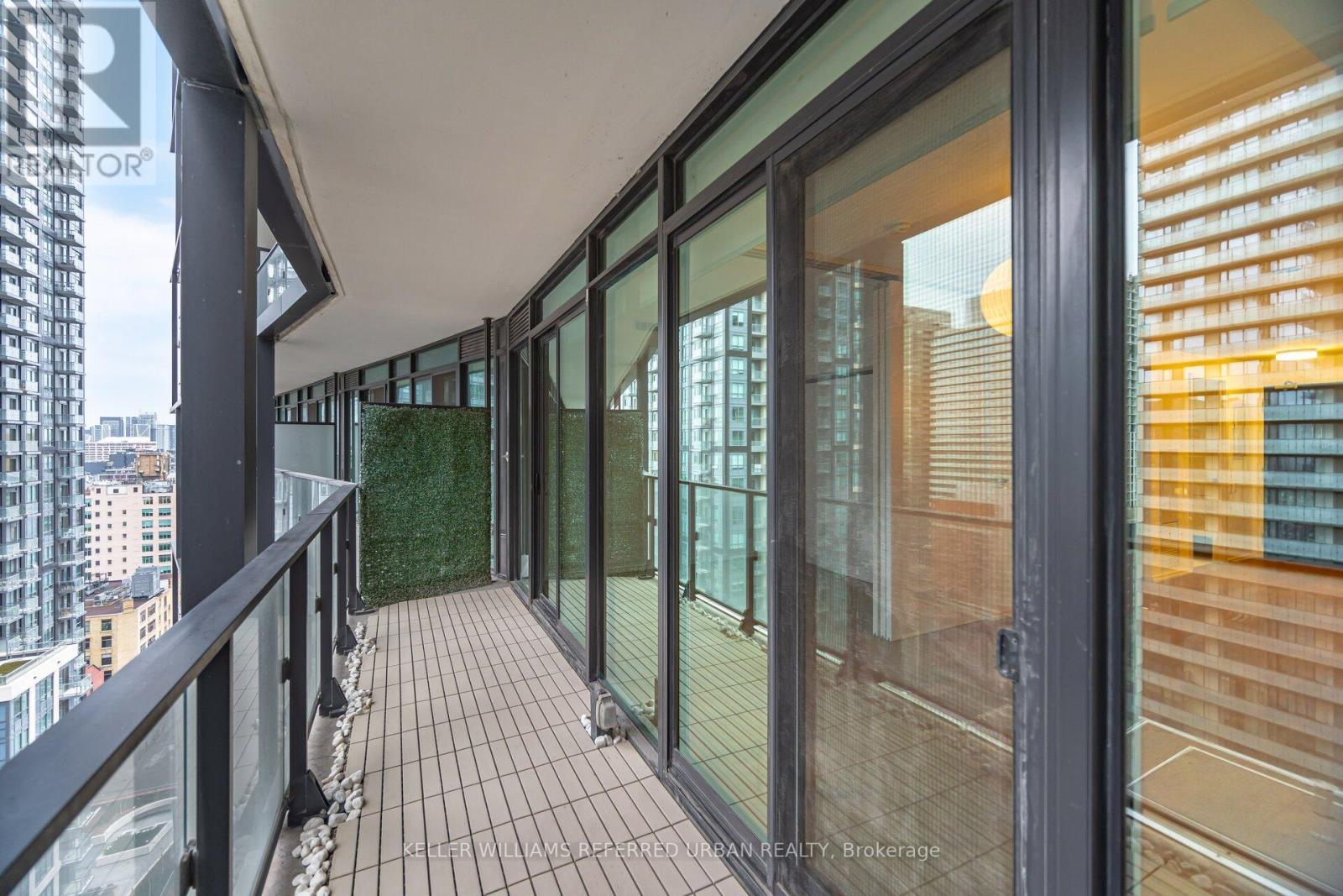 1811 - 125 Peter Street, Toronto, Ontario  M5V 0M2 - Photo 18 - C12068964