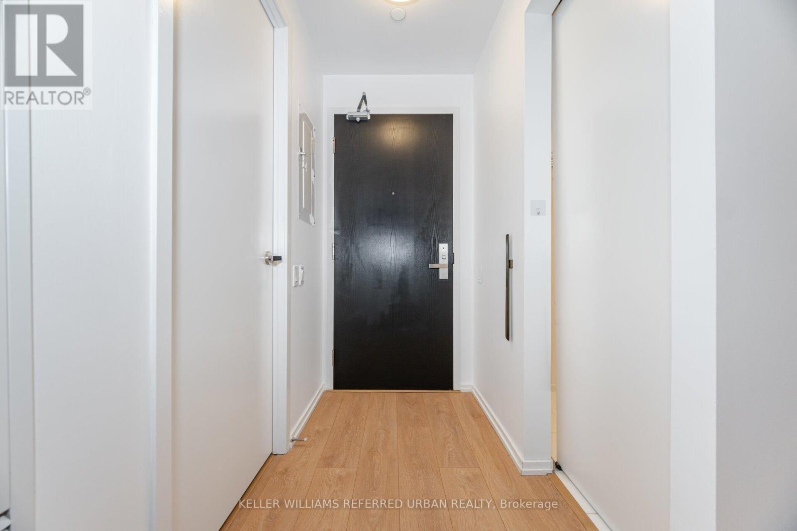 1811 - 125 Peter Street, Toronto, Ontario  M5V 0M2 - Photo 3 - C12068964
