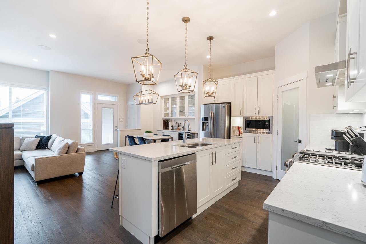 Property at 16487 25 AVENUE image 3