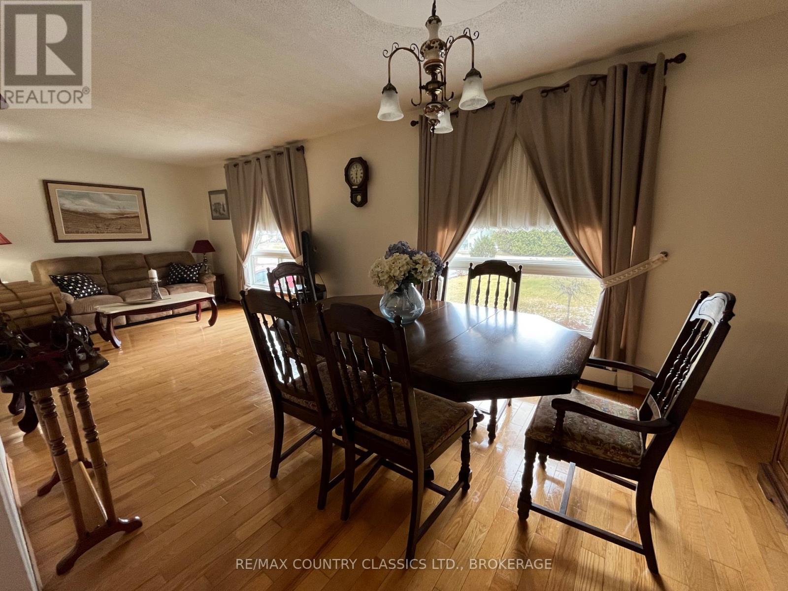 35 Clement Street, Addington Highlands, Ontario  K0H 1P0 - Photo 10 - X12052764