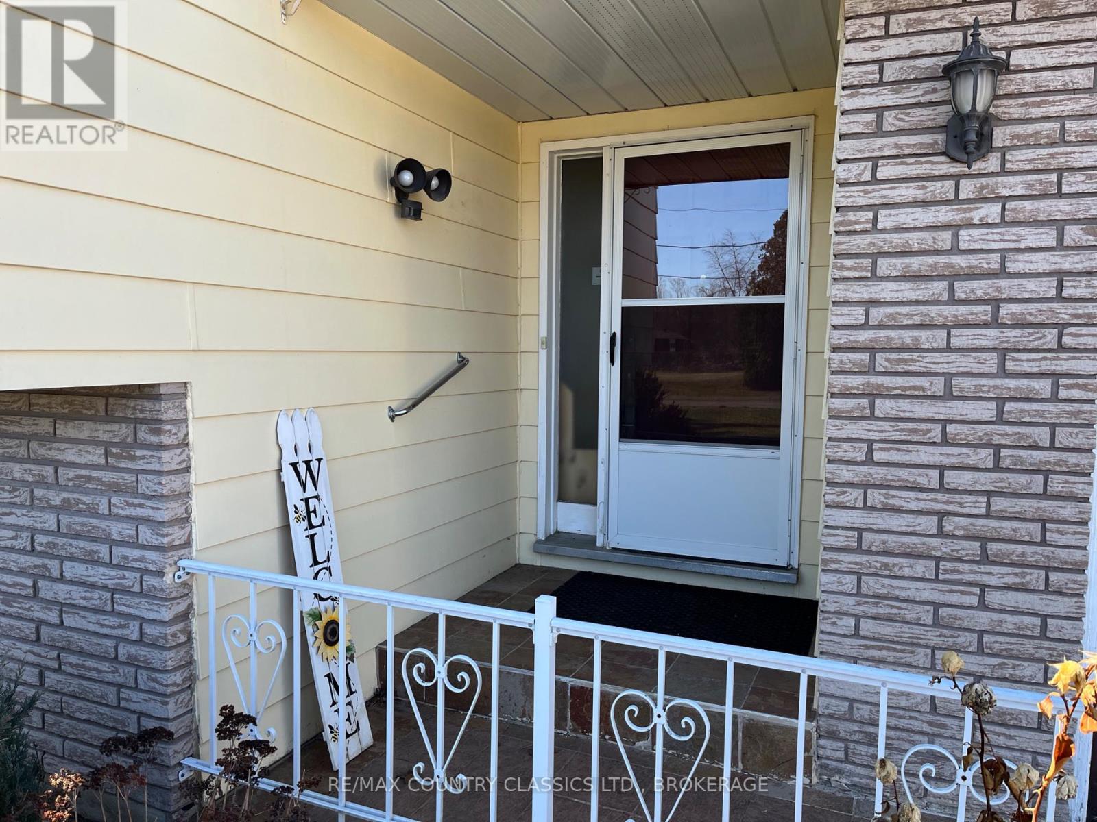 35 Clement Street, Addington Highlands, Ontario  K0H 1P0 - Photo 3 - X12052764