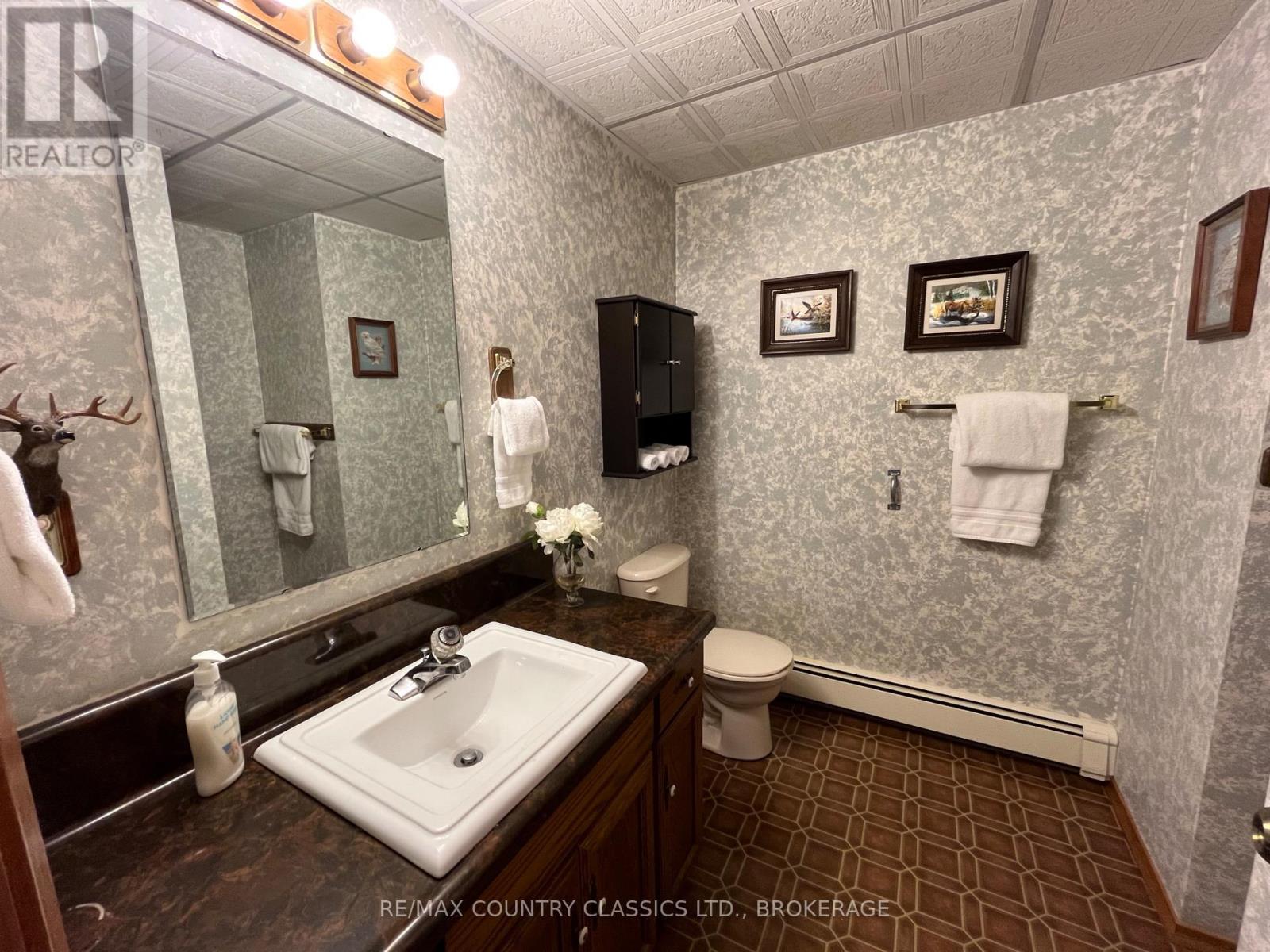 35 Clement Street, Addington Highlands, Ontario  K0H 1P0 - Photo 31 - X12052764