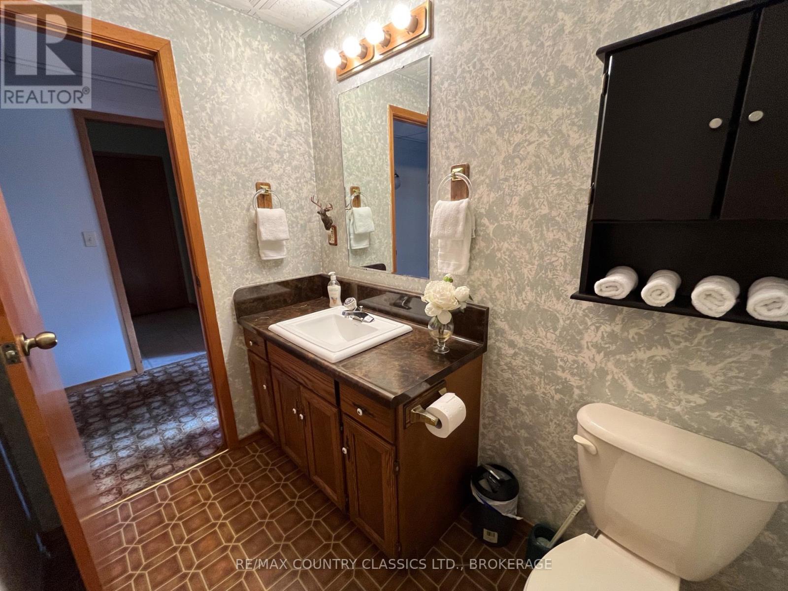 35 Clement Street, Addington Highlands, Ontario  K0H 1P0 - Photo 32 - X12052764