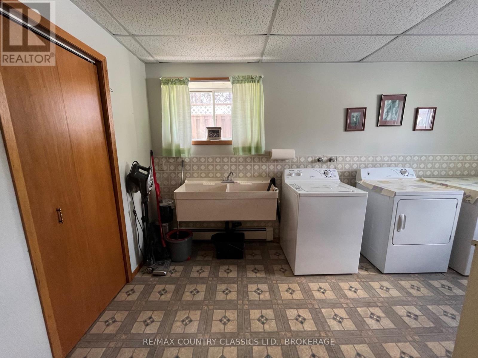 35 Clement Street, Addington Highlands, Ontario  K0H 1P0 - Photo 35 - X12052764