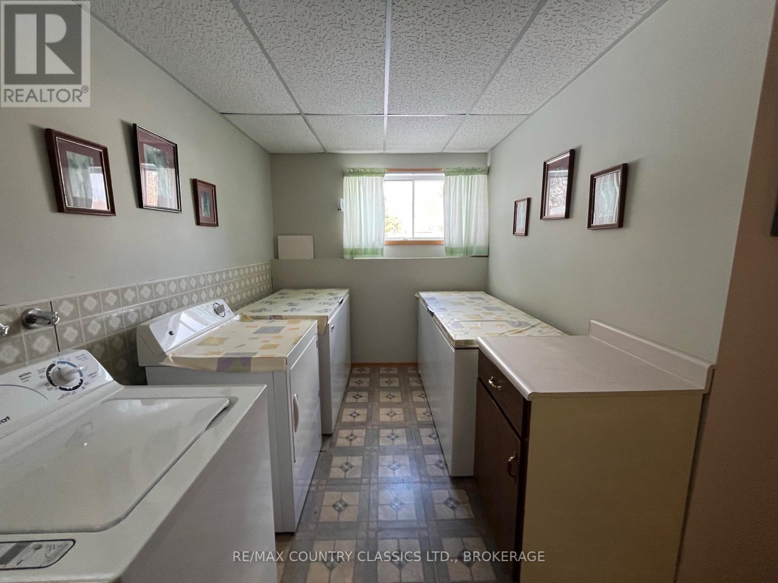 35 Clement Street, Addington Highlands, Ontario  K0H 1P0 - Photo 36 - X12052764