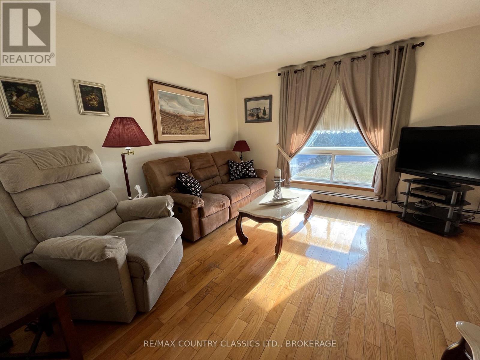35 Clement Street, Addington Highlands, Ontario  K0H 1P0 - Photo 6 - X12052764