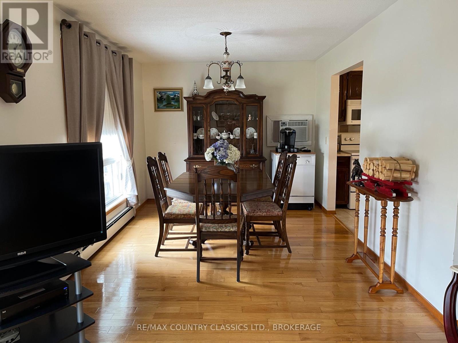 35 Clement Street, Addington Highlands, Ontario  K0H 1P0 - Photo 8 - X12052764