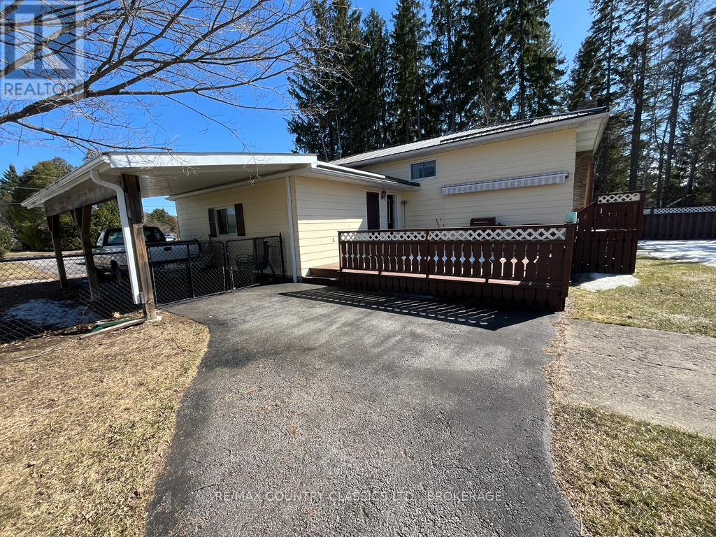 35 Clement Street, Addington Highlands, Ontario  K0H 1P0 - Photo 44 - X12052764
