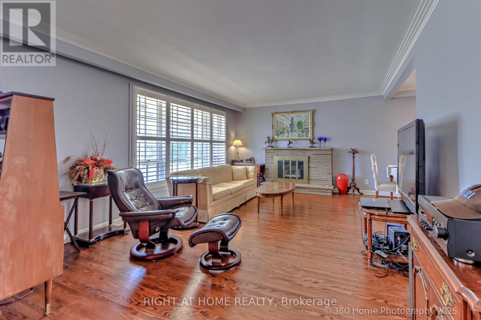 Property at 12 SUMMITCREST DRIVE image 4