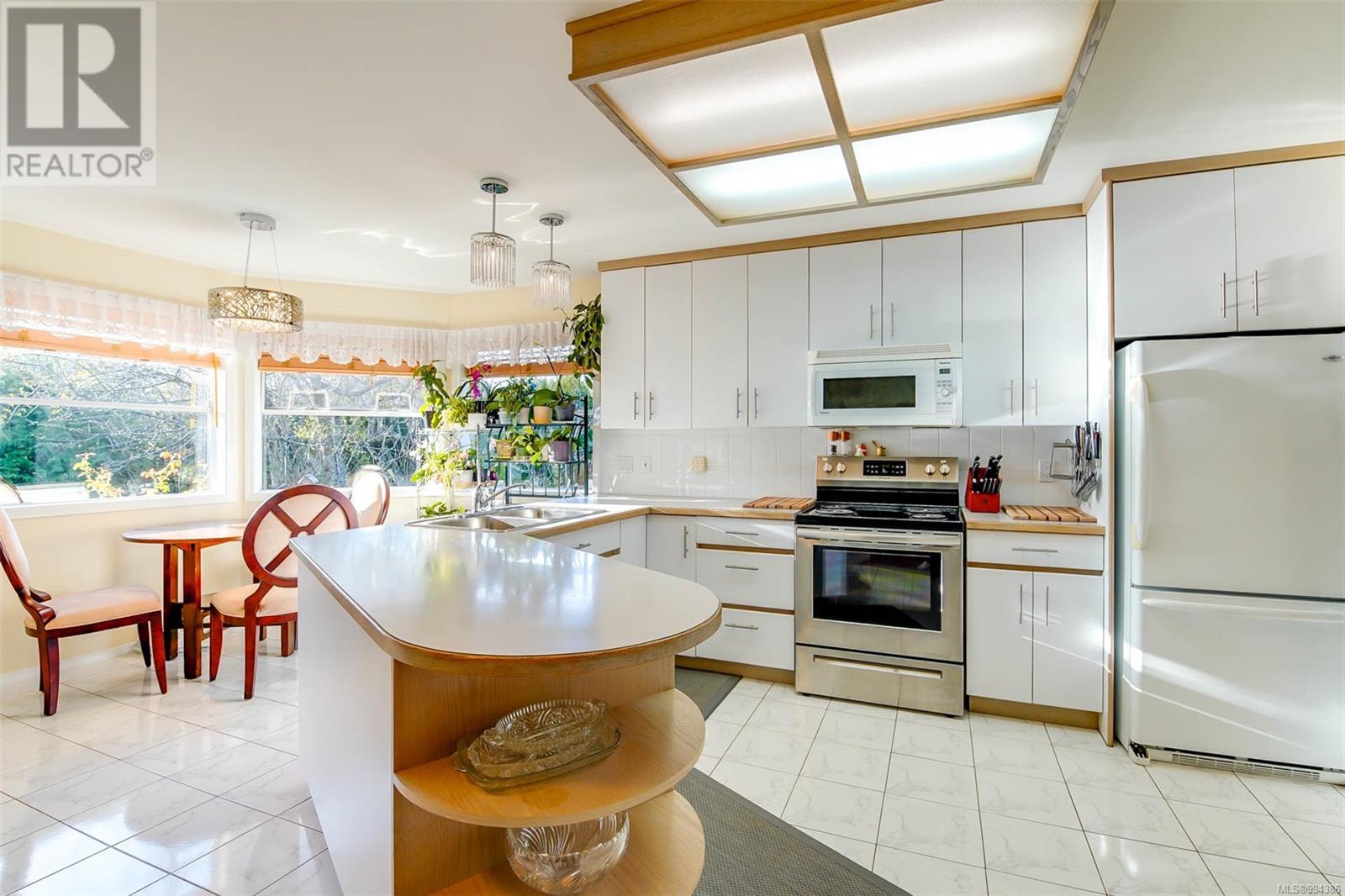 Property at 5620 Arvay Rd image 2