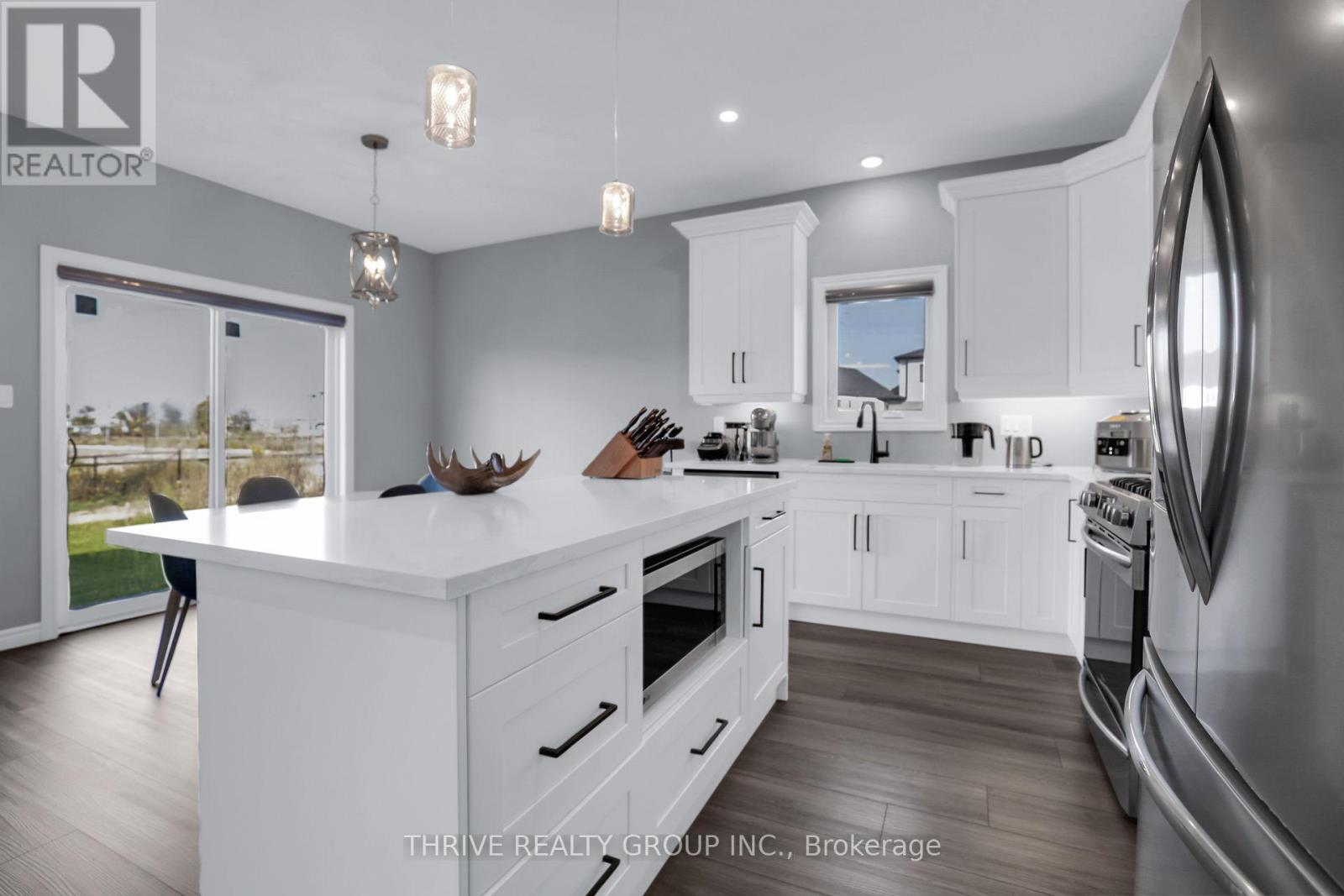 Photo 10 of 37 for 3747 Somerston Crescent