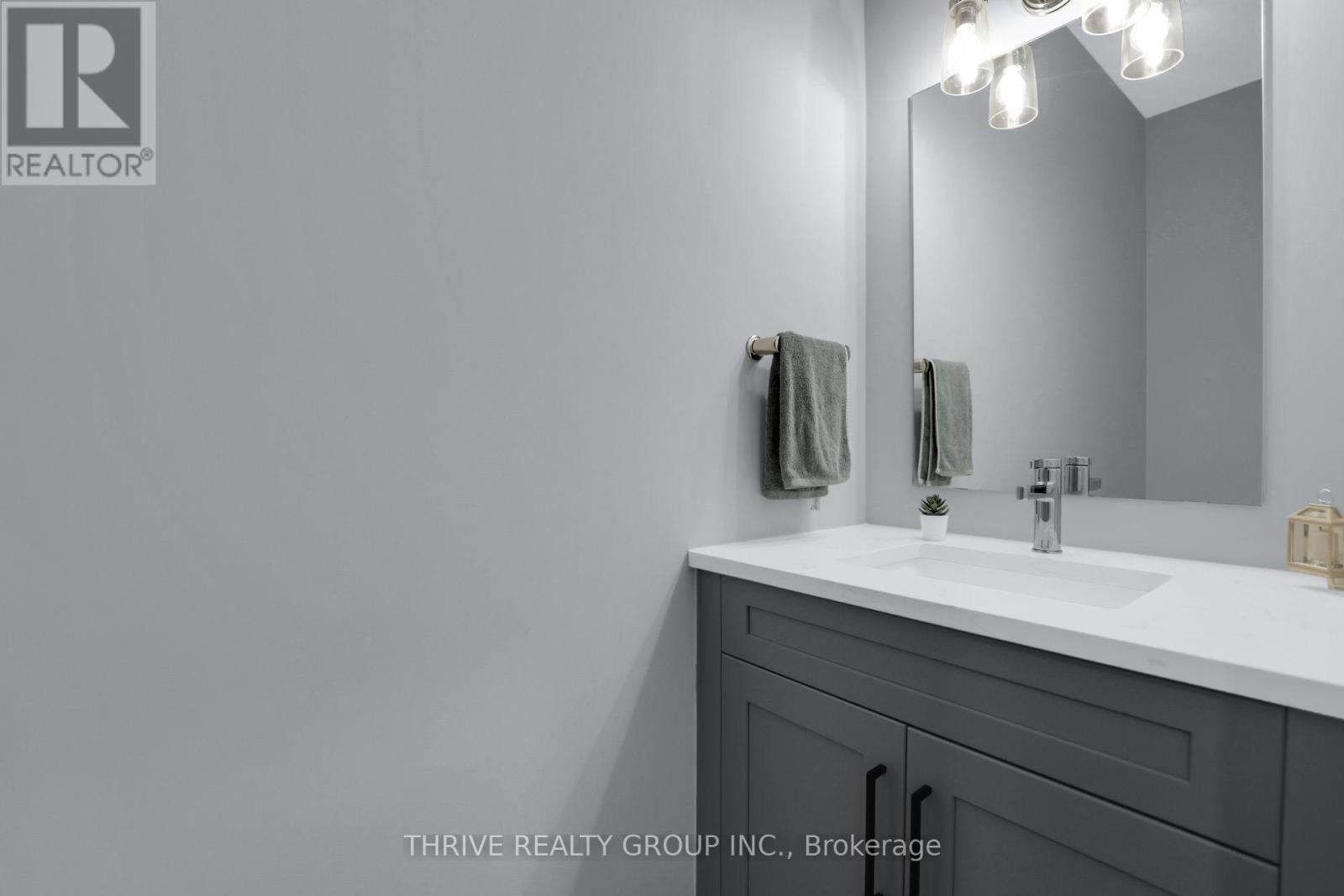 Photo 15 of 37 for 3747 Somerston Crescent