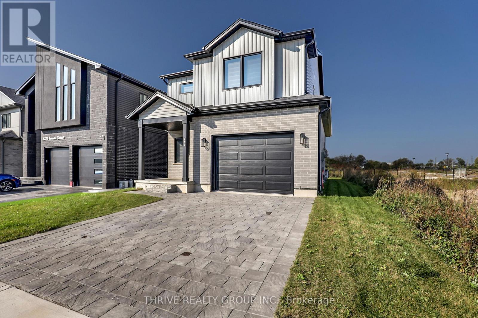 Photo 3 of 37 for 3747 Somerston Crescent