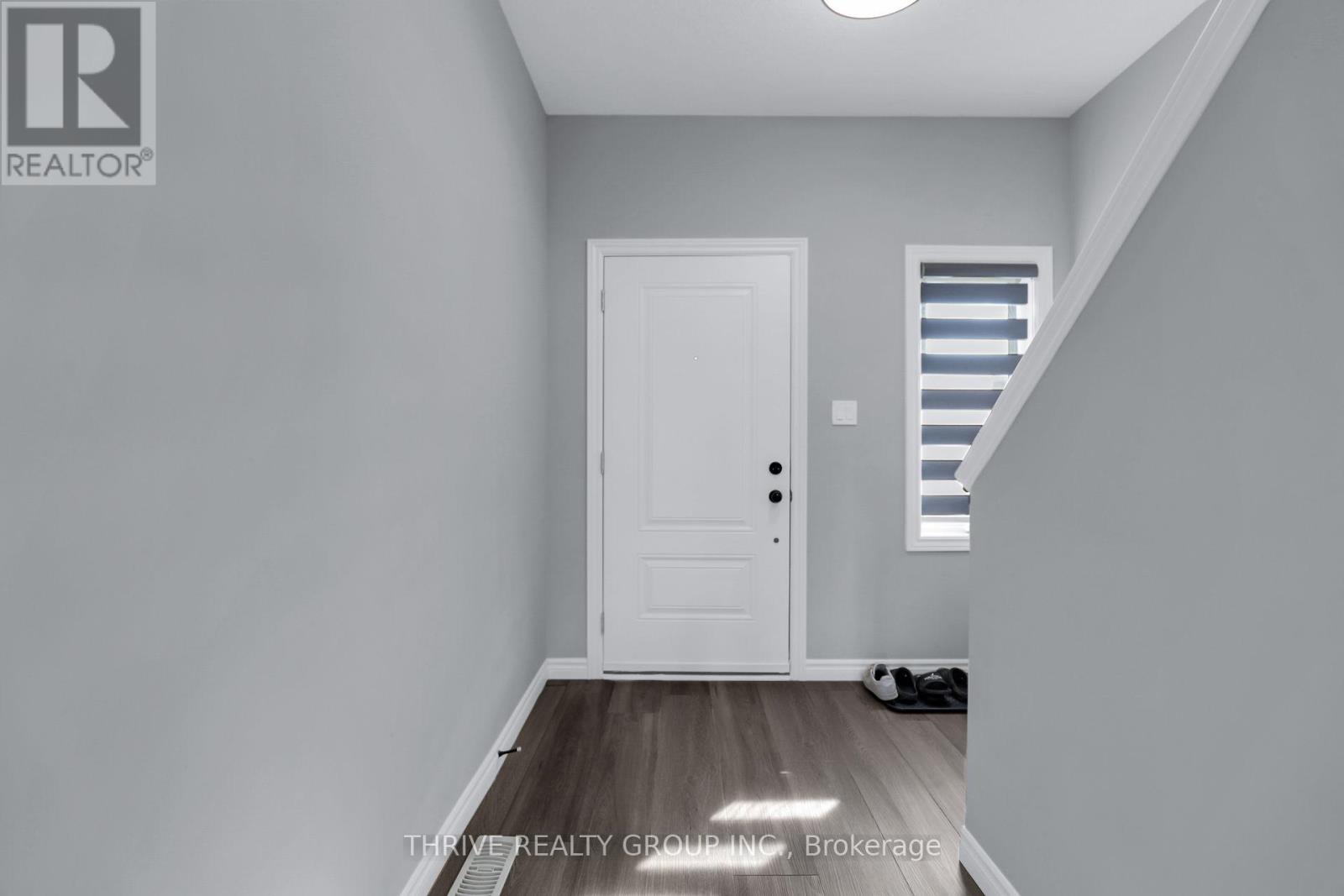 Photo 5 of 37 for 3747 Somerston Crescent