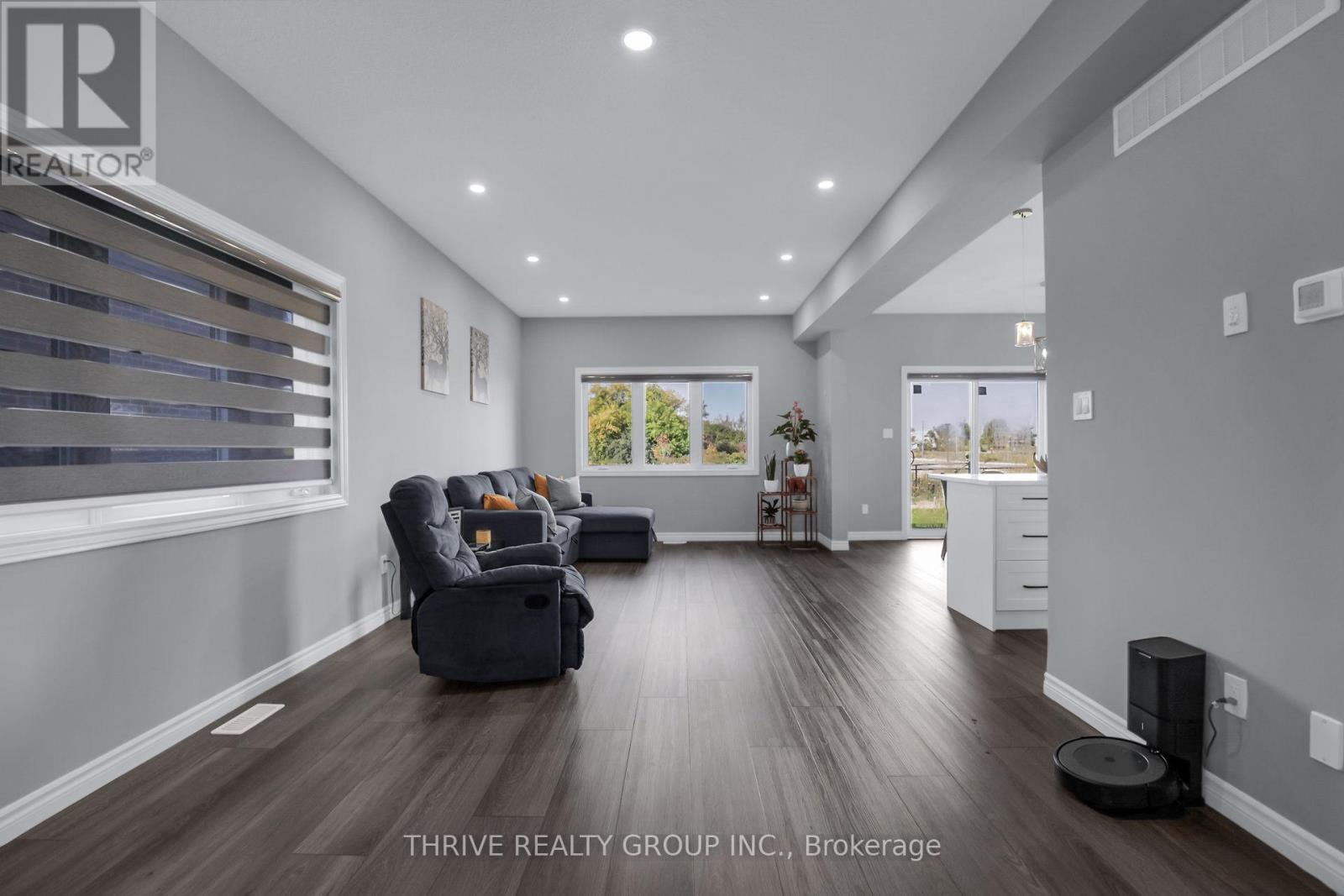 Photo 6 of 37 for 3747 Somerston Crescent