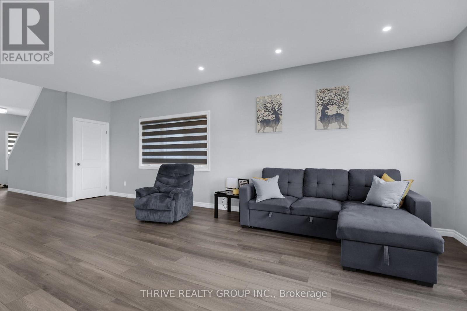 Photo 8 of 37 for 3747 Somerston Crescent