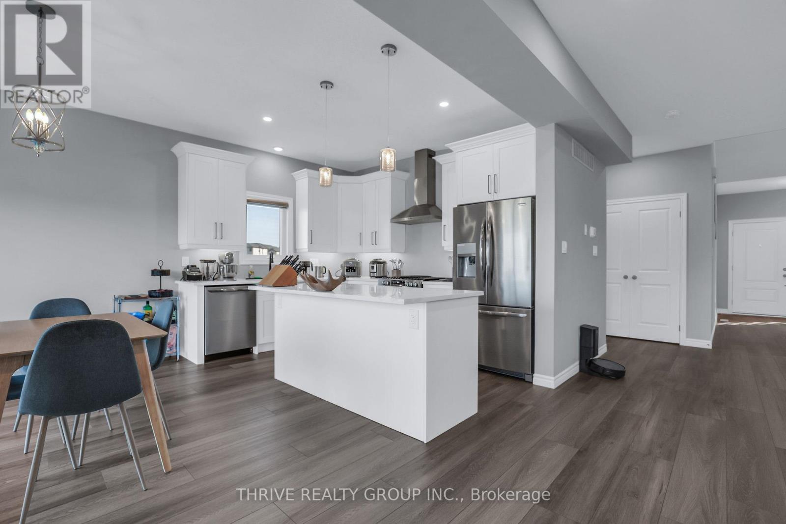 Photo 9 of 37 for 3747 Somerston Crescent