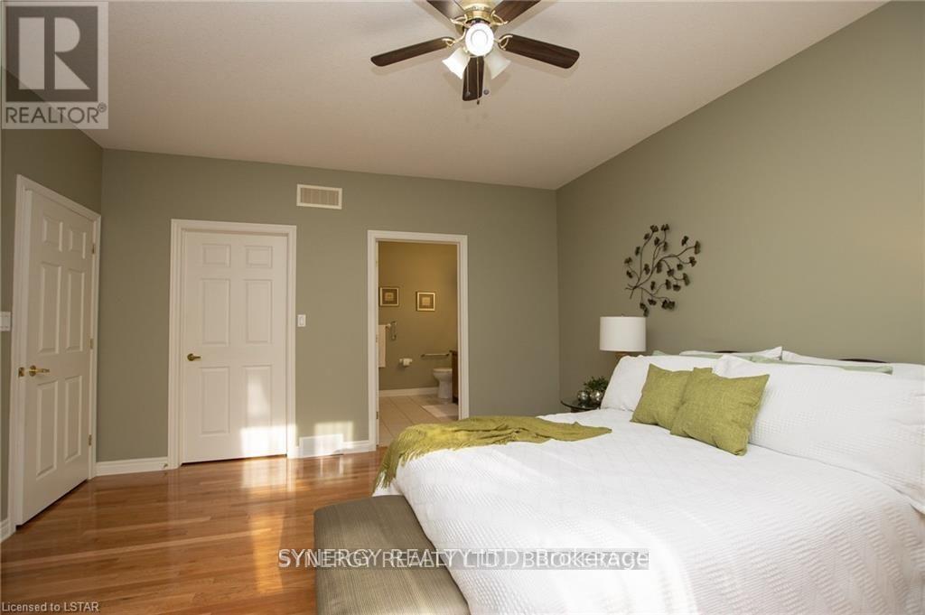 21 Calvert Drive, Middlesex Centre, Ontario  N0M 2A0 - Photo 24 - X12069217