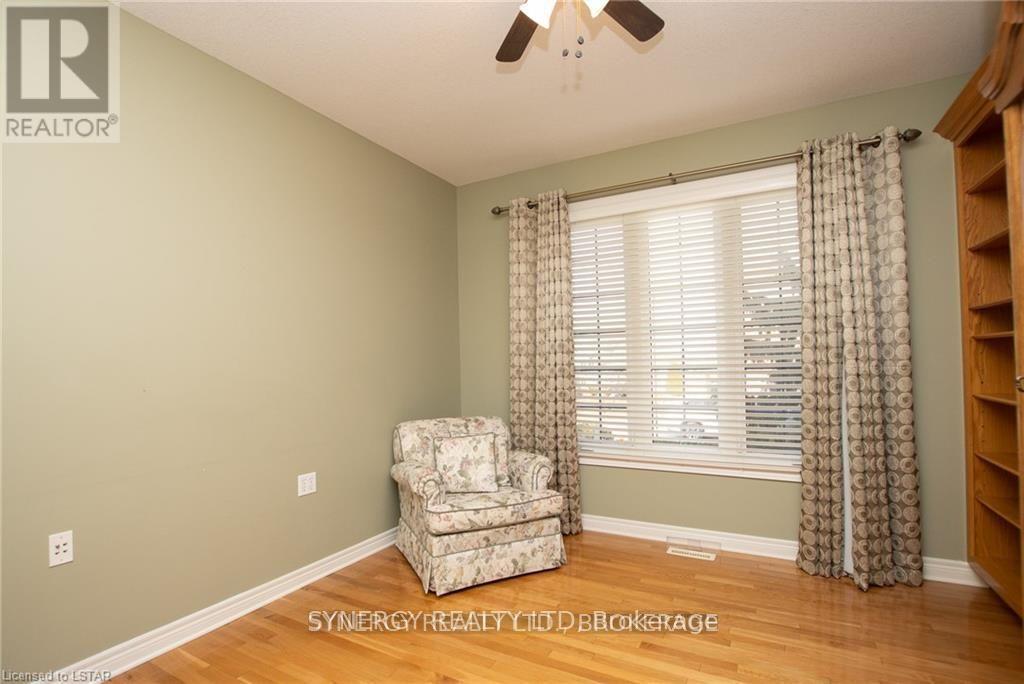 21 Calvert Drive, Middlesex Centre, Ontario  N0M 2A0 - Photo 26 - X12069217