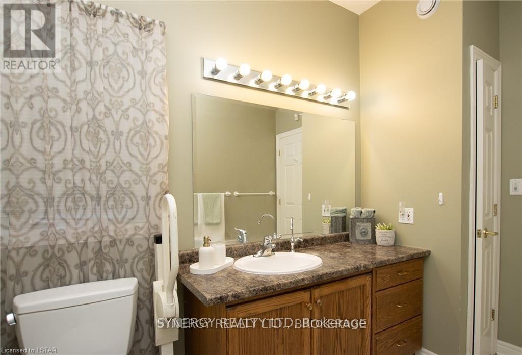 21 Calvert Drive, Middlesex Centre, Ontario  N0M 2A0 - Photo 31 - X12069217