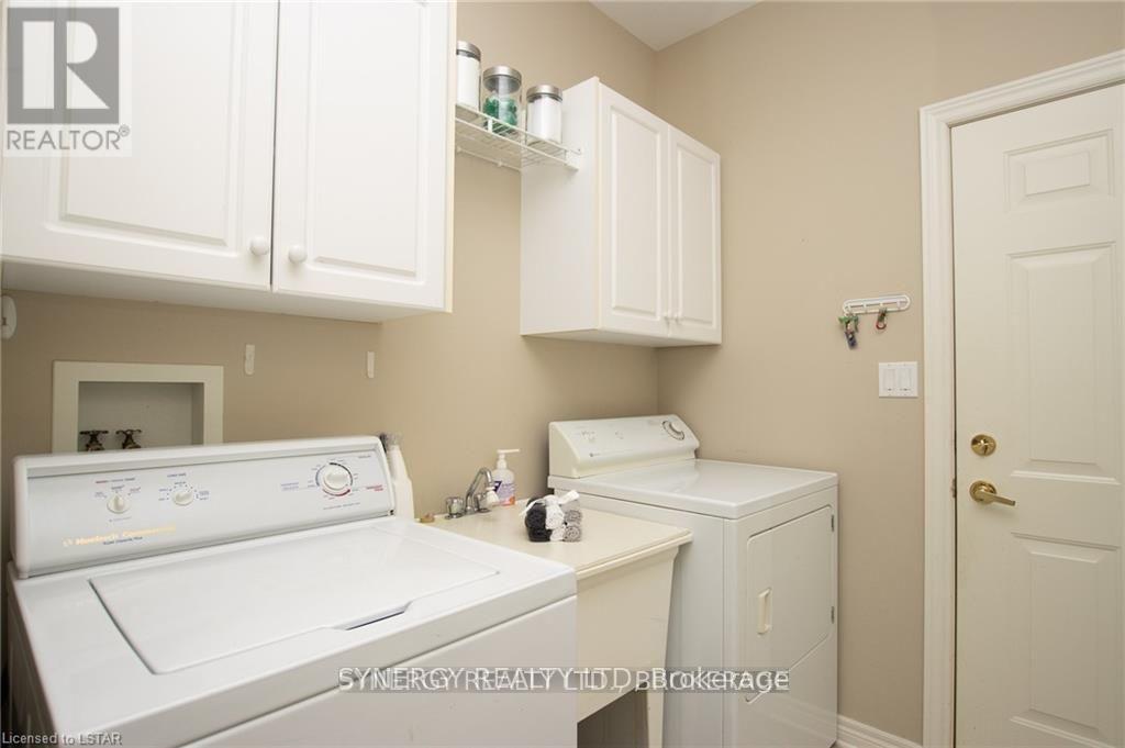 21 Calvert Drive, Middlesex Centre, Ontario  N0M 2A0 - Photo 32 - X12069217