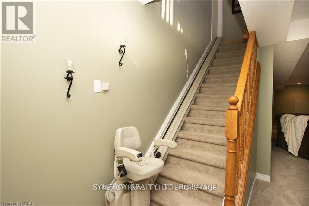 21 Calvert Drive, Middlesex Centre, Ontario  N0M 2A0 - Photo 33 - X12069217
