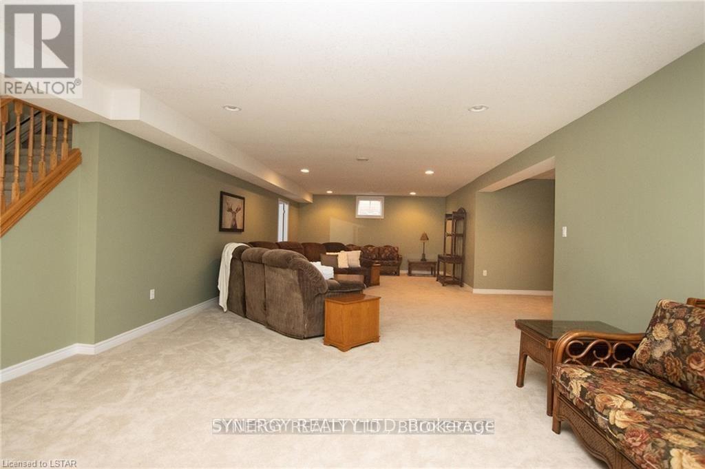 21 Calvert Drive, Middlesex Centre, Ontario  N0M 2A0 - Photo 34 - X12069217