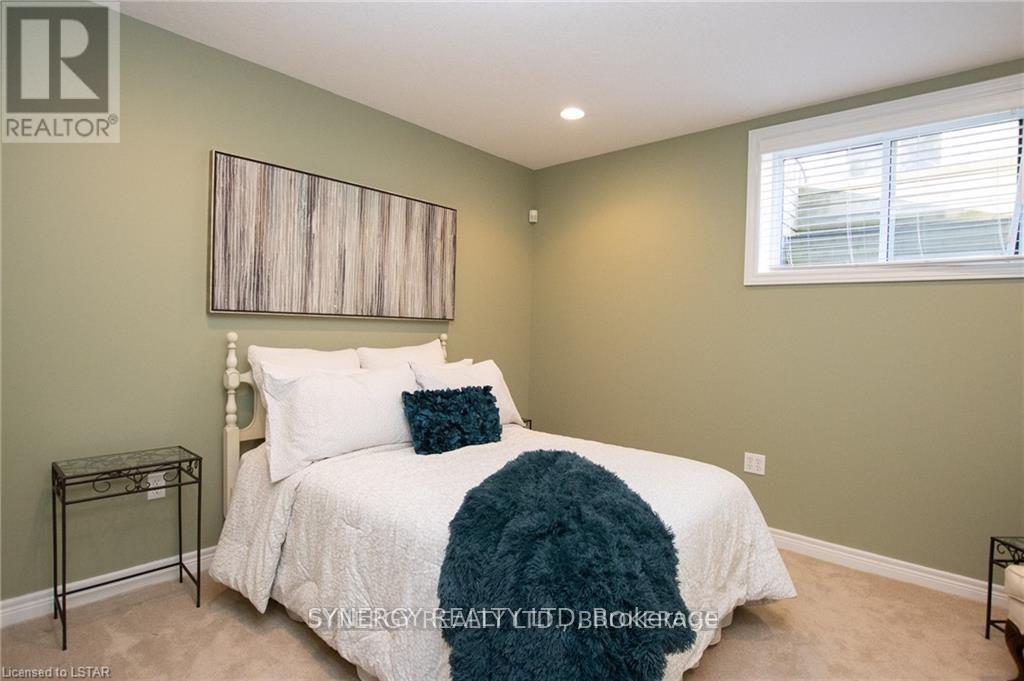 21 Calvert Drive, Middlesex Centre, Ontario  N0M 2A0 - Photo 37 - X12069217