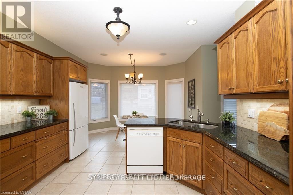 21 Calvert Drive, Middlesex Centre, Ontario  N0M 2A0 - Photo 8 - X12069217