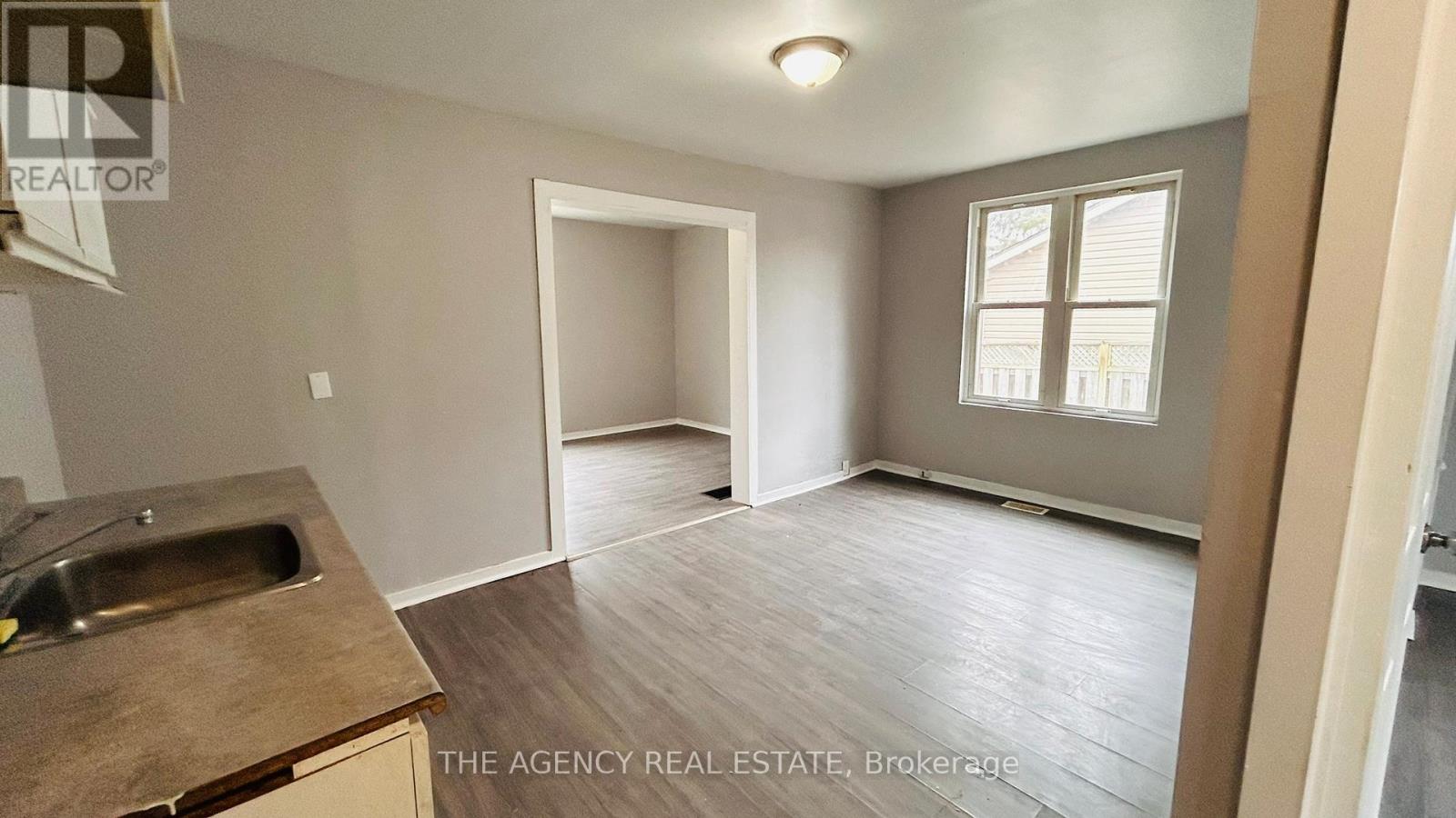 115 Gladstone Avenue, London South, Ontario  N5Z 3R6 - Photo 2 - X12069232