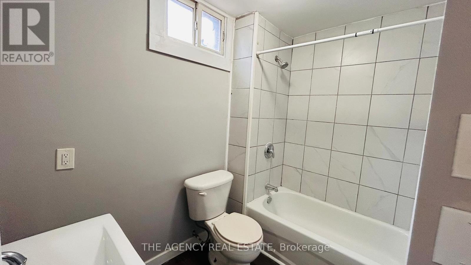 115 Gladstone Avenue, London South, Ontario  N5Z 3R6 - Photo 4 - X12069232