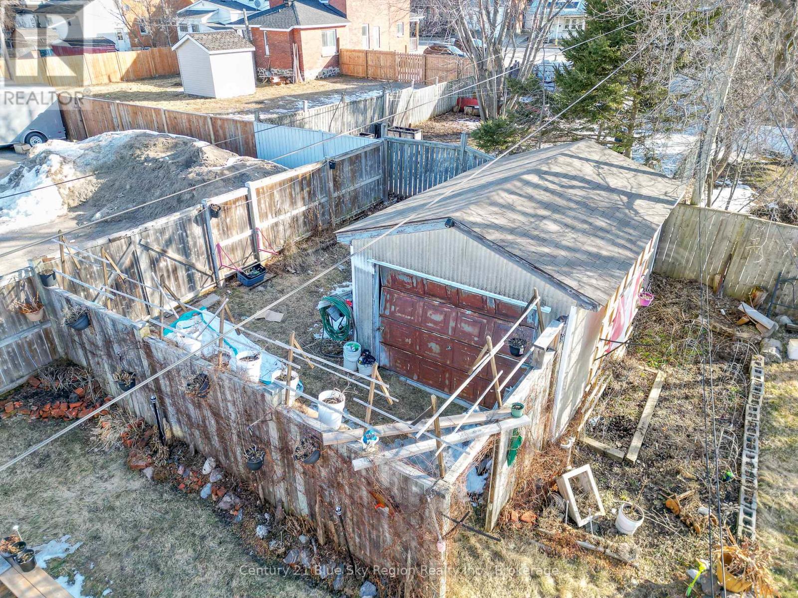 646 Main Street E, North Bay (Central), Ontario  P1B 1B9 - Photo 8 - X12069181