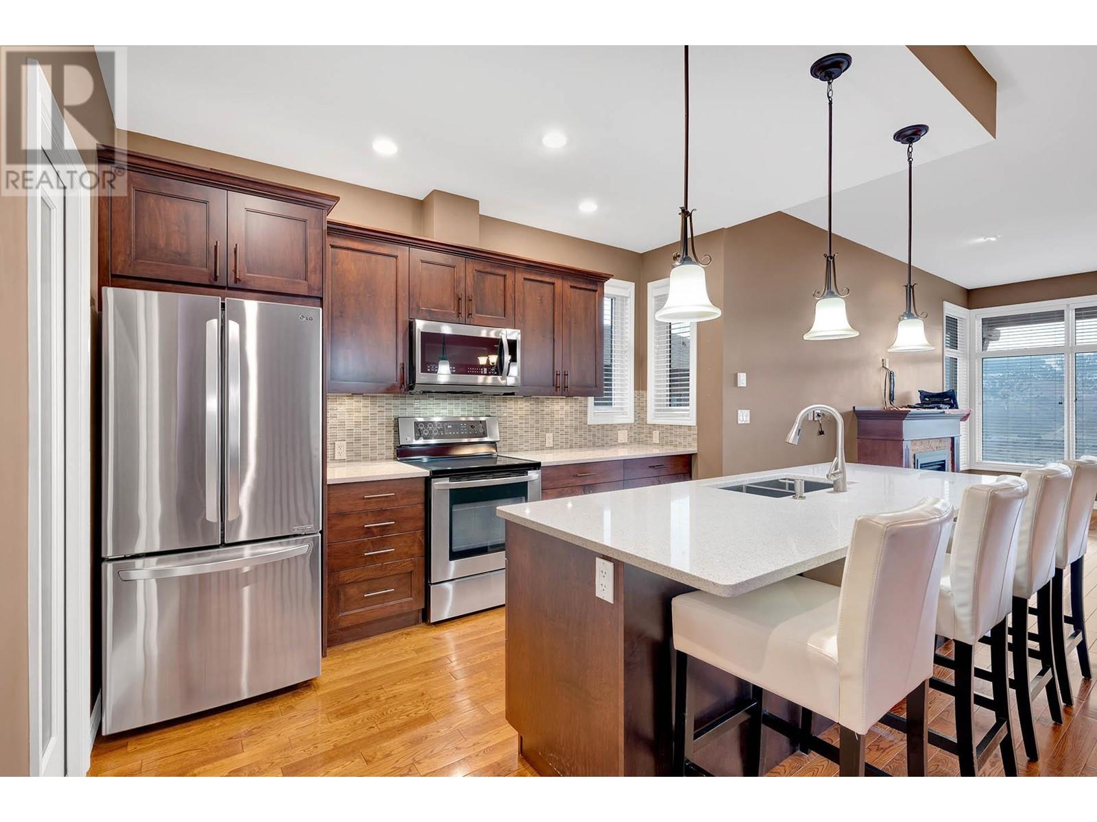 Property at 1565 Golf Ridge Drive image 3