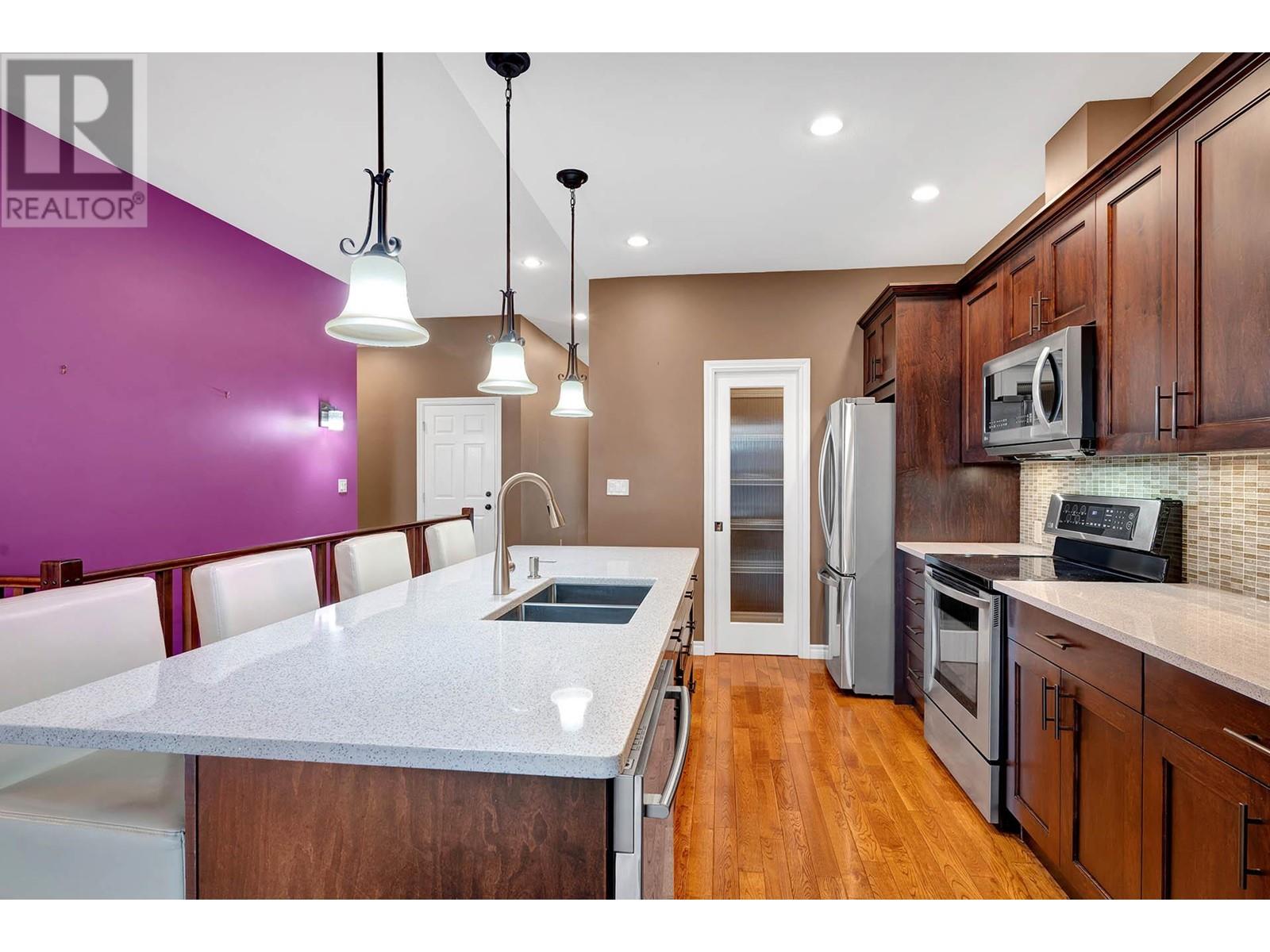 Property at 1565 Golf Ridge Drive image 4