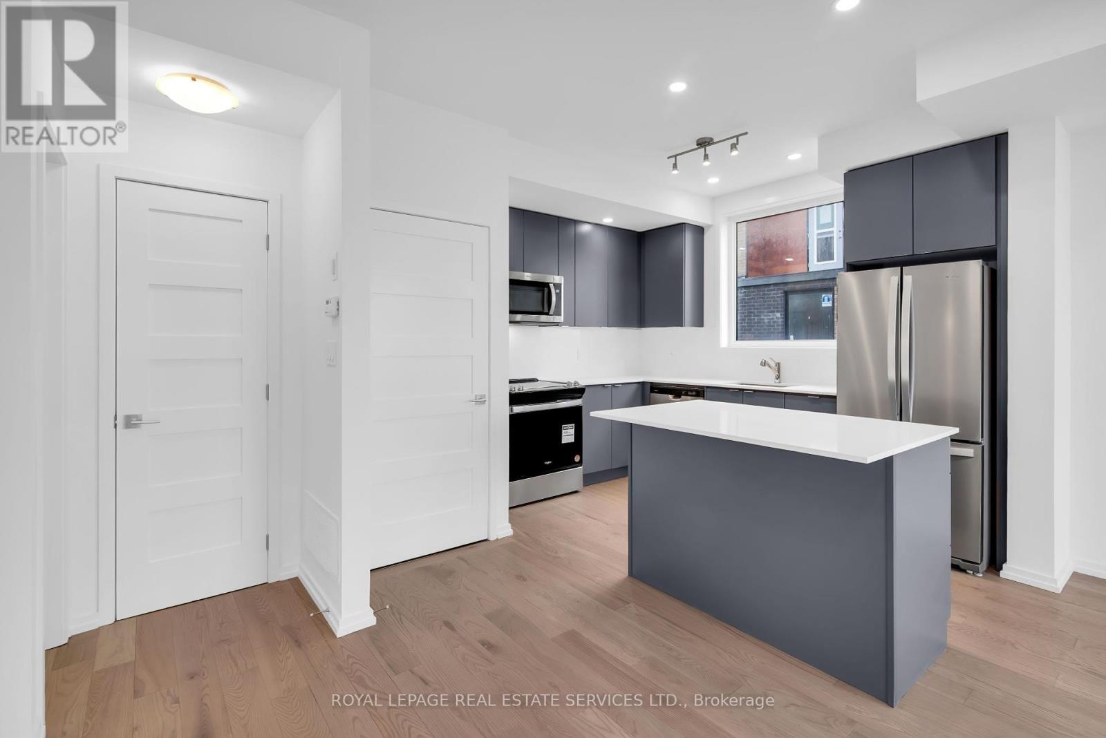 3 - 18 Lytham Green Circle, Newmarket, Ontario  L3Y 0H4 - Photo 8 - N12069073