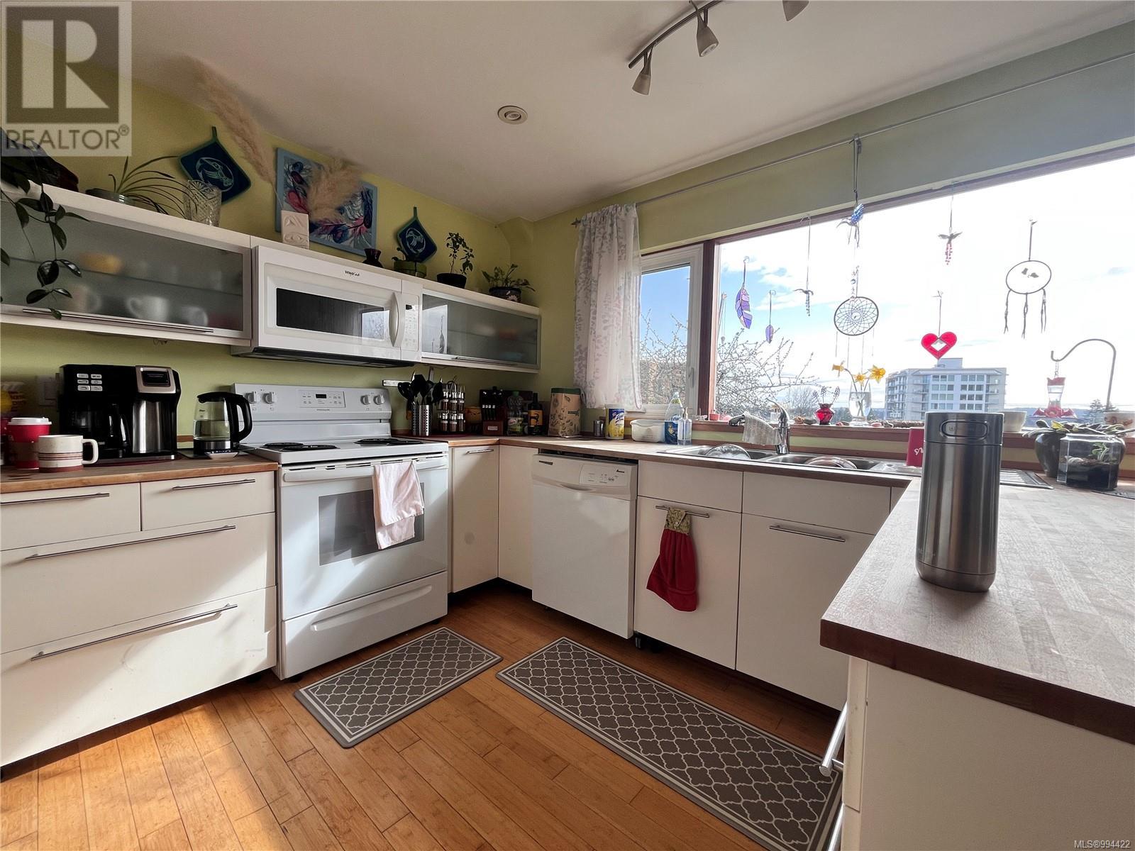 Property at 570 Holly Ave image 3