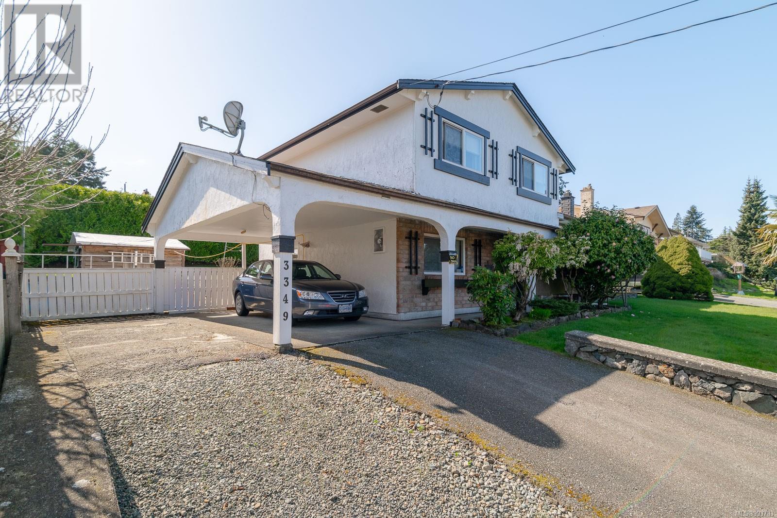 Property at 3349 Country Club Dr image 3