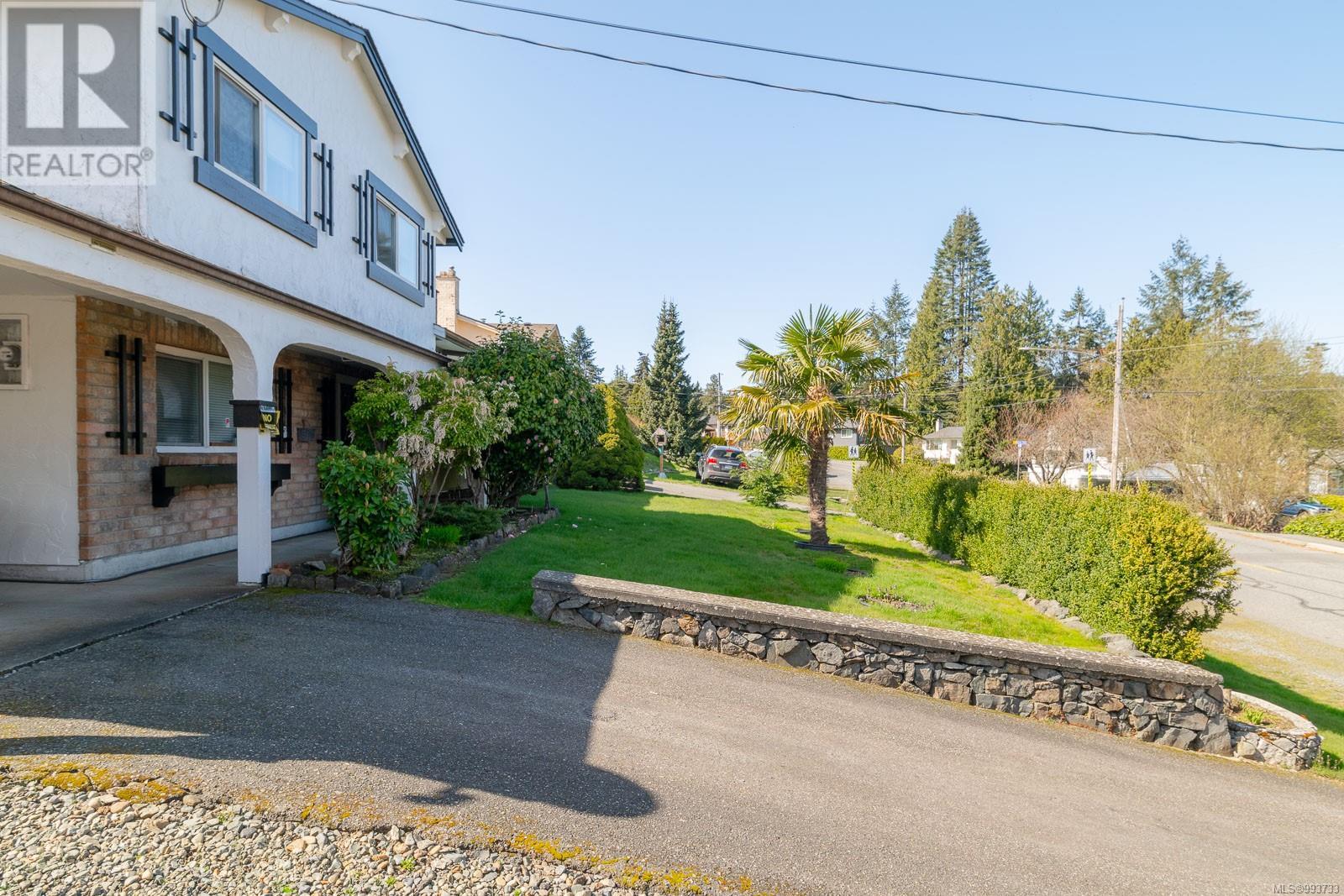 Property at 3349 Country Club Dr image 4