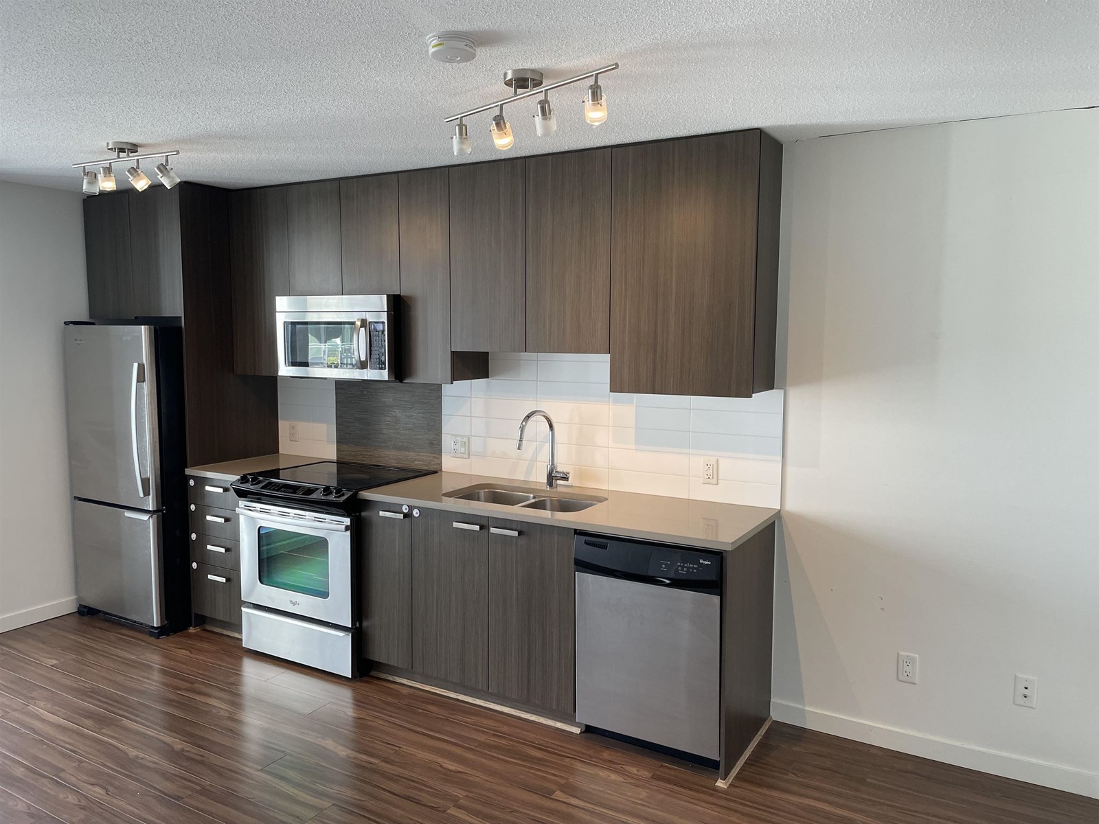 Property at 2905 13325 102A AVENUE image 3