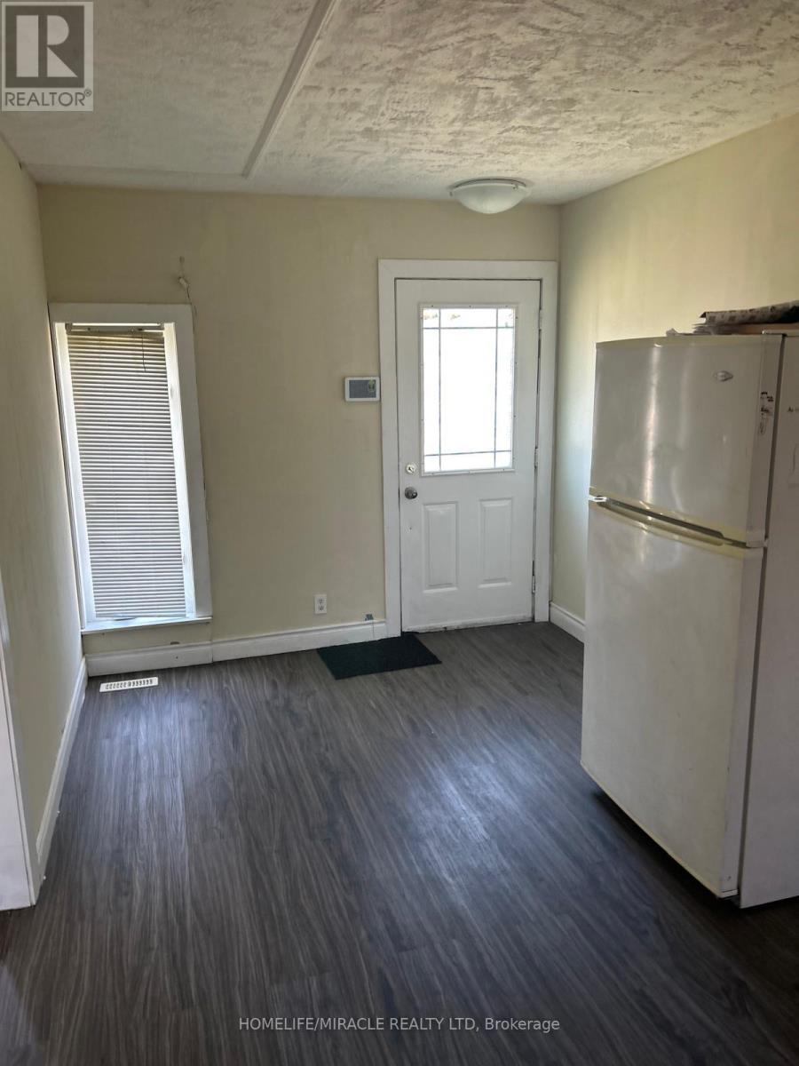 Photo 10 of 28 for 1326 Highbury Avenue N