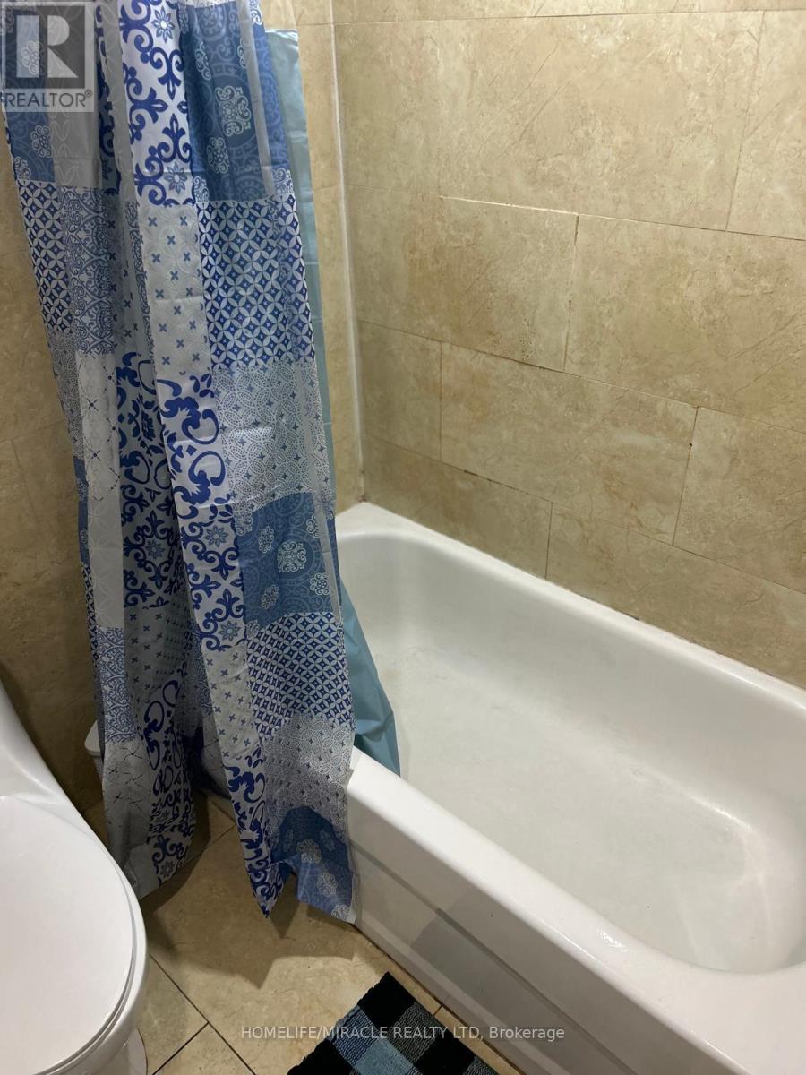 Photo 12 of 28 for 1326 Highbury Avenue N